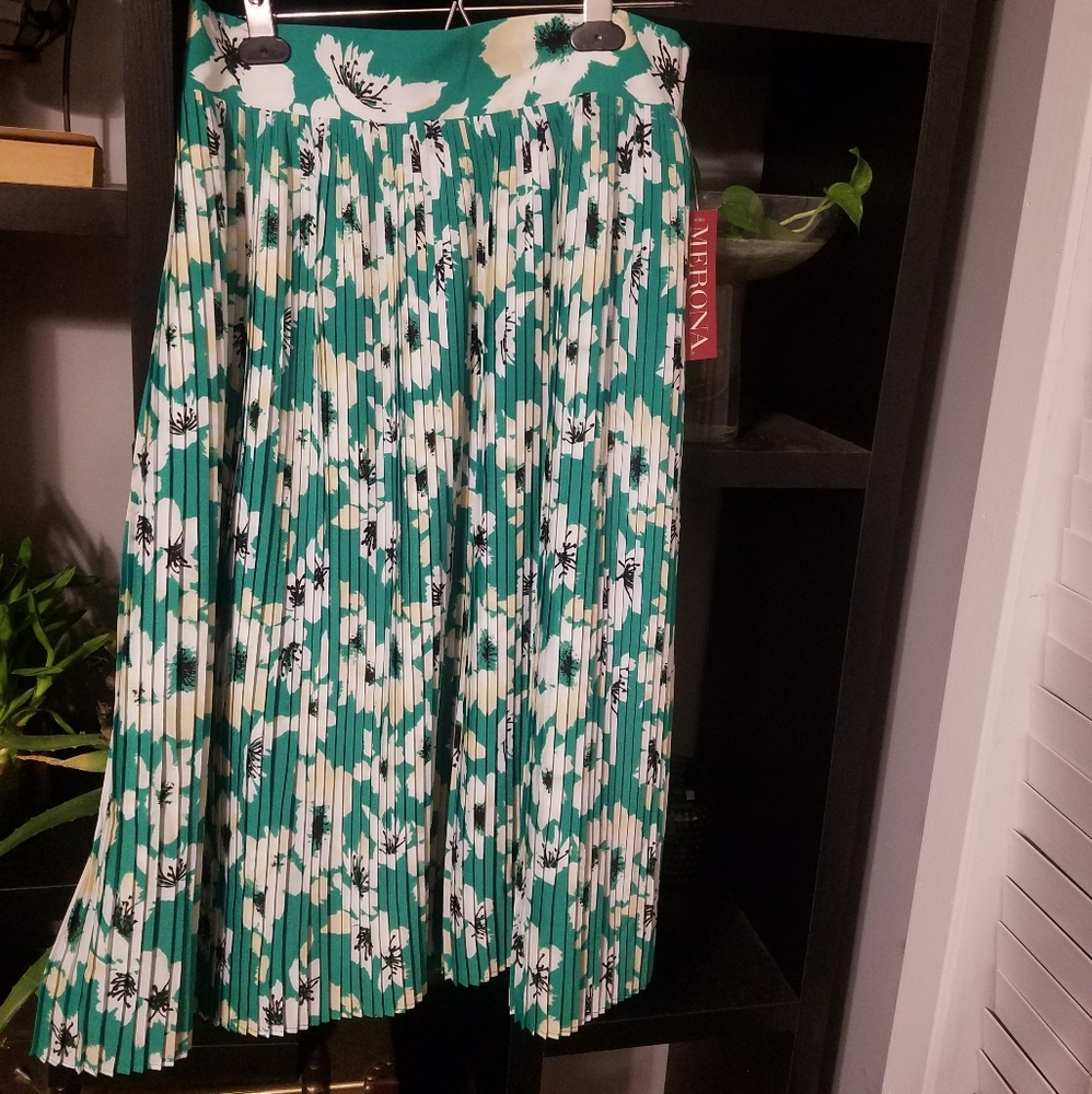 Merona Midi floral pleated skirt